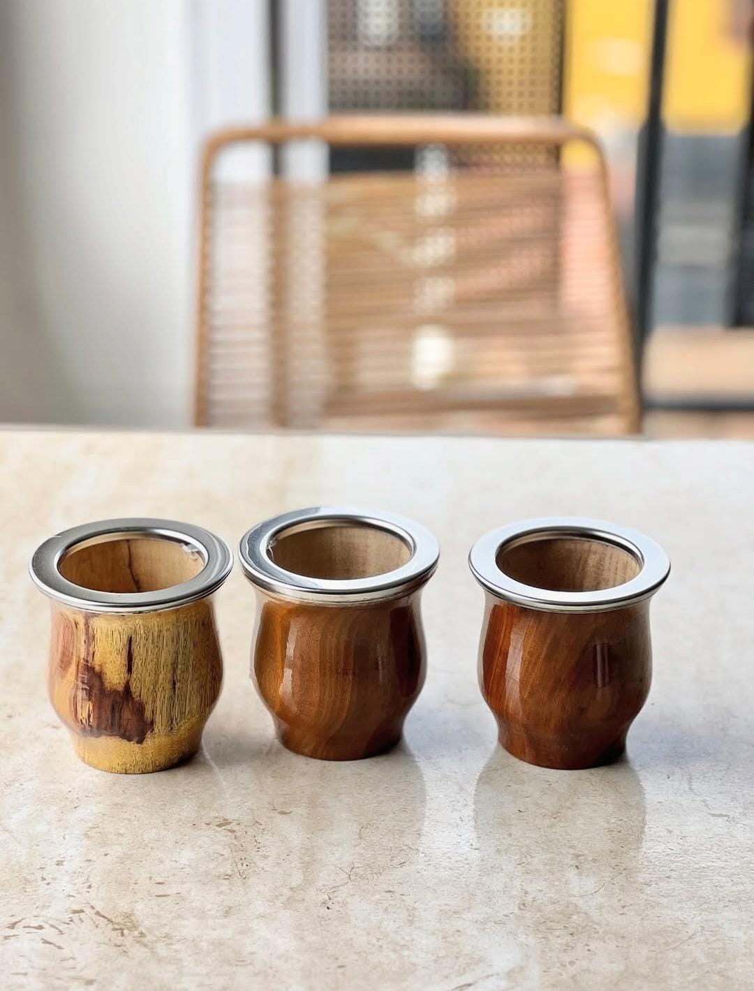 Mates de madera con virola metálica